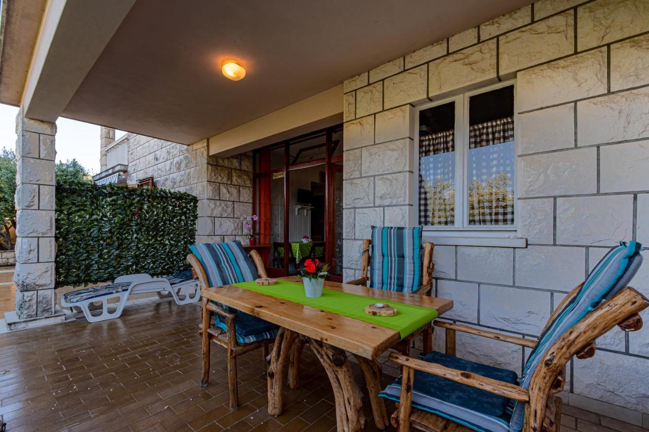 Apartments Mak Račišće Εξωτερικό φωτογραφία